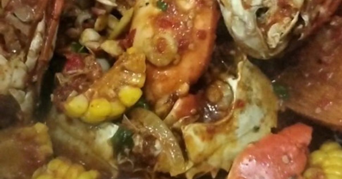 Seafood (kepiting, udang, cumi) saus padang