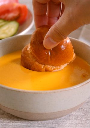 A picture of EASY! Creamy Carrot Soup (Carrot Potage).