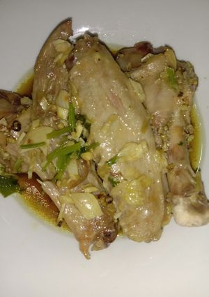 รูปของ ปีกเป็ดน่องเป็ดนึ่งสมุนไพร (Steamed Duck Wings and Duck Legs with Herbs)