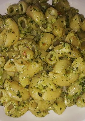 A picture of Pesto pasta with mint and coriander.