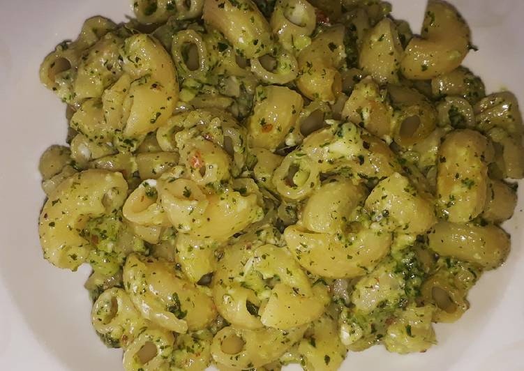 Pesto pasta with mint and coriander