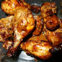 A picture of Grilled chicken drumsticks.
