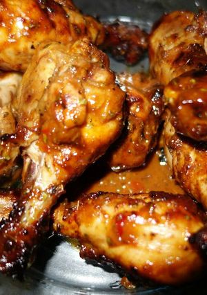 A picture of Grilled chicken drumsticks.