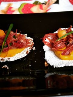 Foto de Canapé de Tapioca com musseline de Cabochá e carne seca