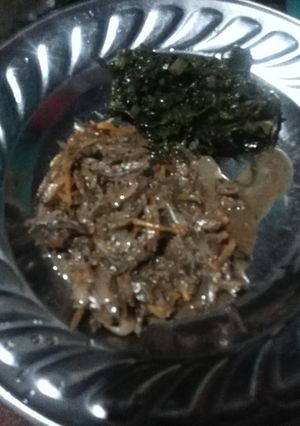 A picture of Omena with carrots served with saute kale.