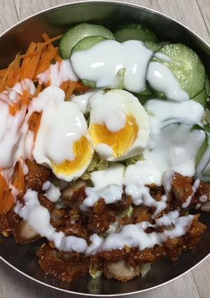 Hình của món Salad gà sốt sữa chua.