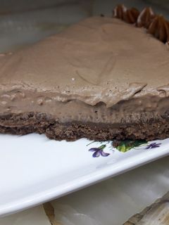Una foto de Tarta mousse de chocolate y dulce de leche sin horno