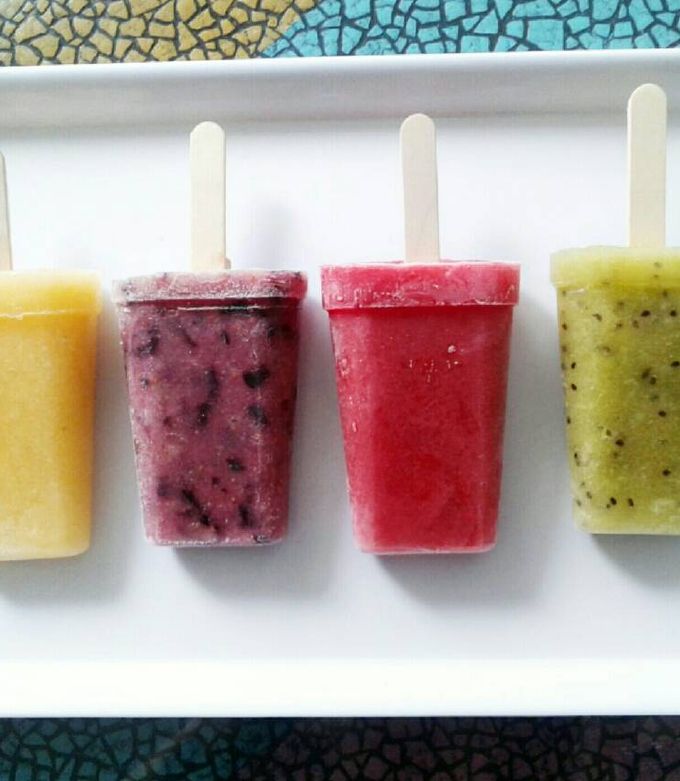 Una foto de Helados de palito de fruta🍓🍊