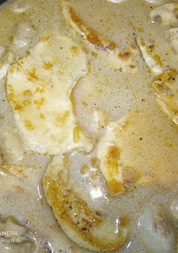 Una foto de Velouté de laminado de pollo con cherry agridulce 🍅🍅🐓🐓