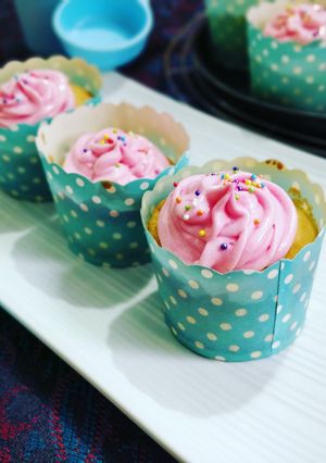 A picture of Vanilla Sponge Cupcake with Italian Buttercream Frosting.