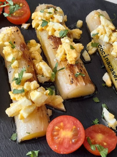 Una foto de Puerros gratinados con huevo