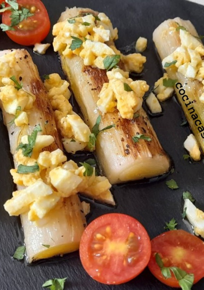 Una foto de Puerros gratinados con huevo