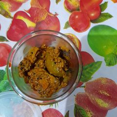 A picture of Kacha mango pickle.