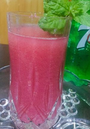 A picture of Falsaa juice with seven up.