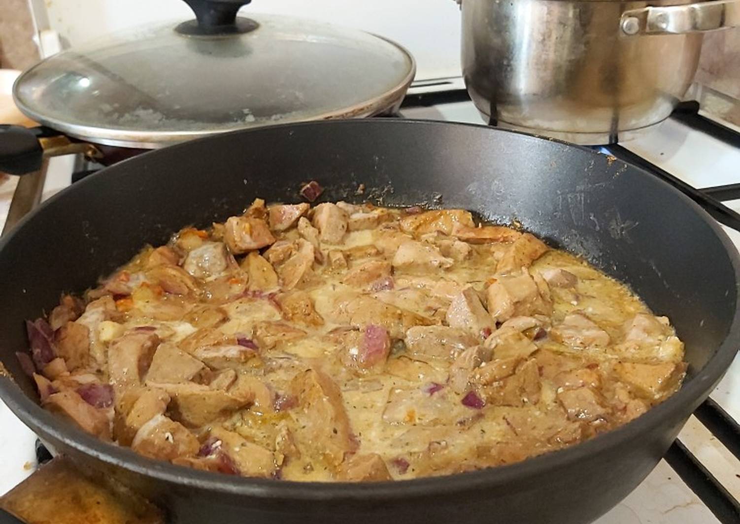 Говядина с гречкой на сковороде по купечески. Печень по купечески. Говядина по купечески. Гречка по-купечески с говядиной. Гречка с печенью говяжьей.