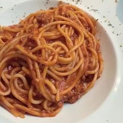 A picture of Red sauce noodles.