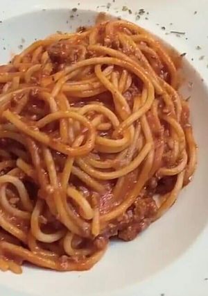 A picture of Red sauce noodles.