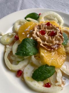 Foto di Insalata di cartellate, finocchi, arance, miele e menta