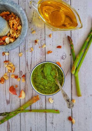 A picture of Fresh Basil pesto.