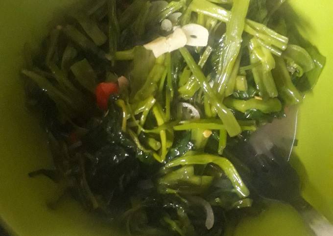 Tumis kangkung terasi