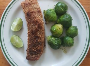Una foto de Salmón con costra de almendra