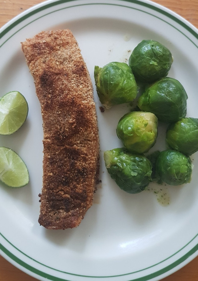 Una foto de Salmón con costra de almendra