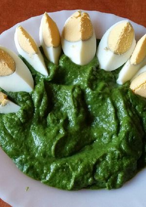 Spenót főzelék főtt tojással recept fotója