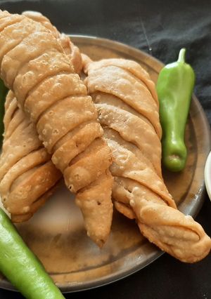 સમોસા(Samosa Recipe in Gujarati) રેસીપી મુખ્ય ફોટો