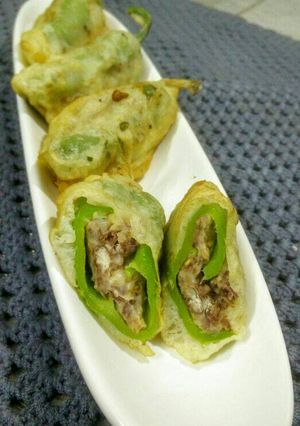 A picture of Stuff Rajma Mirchi ke pakode.