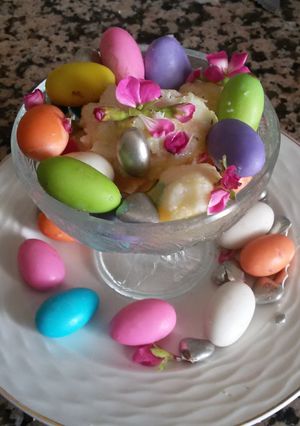 Une photo de Dessert oeufs de pâque a l'orange et créme vanille