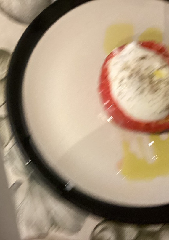 Una foto de Burrata en tomate
