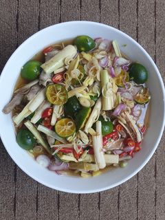 Hình của món Chân gà sả tắc.
