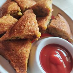 A picture of Masala Aloo Toast.