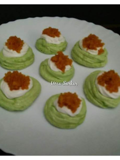 A picture of Meringue cookies.
