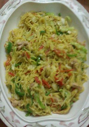 A picture of Chicken tikka noodles.