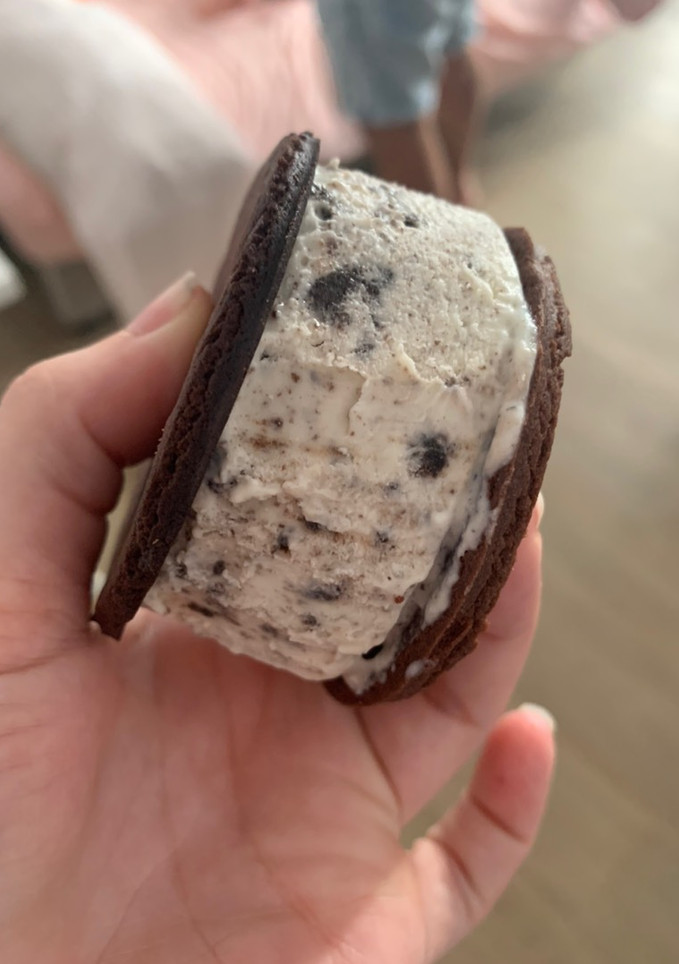 Una foto de Helado de oreo con galleta