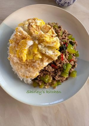泰國九層塔魚露雞末包蛋飯（一鍋即成） 的食譜成品照片