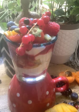 Une photo de 🍓Tiramisu 🥝🫐🍒printanier 🍋en verrines fruitées 🍎🍏🍊