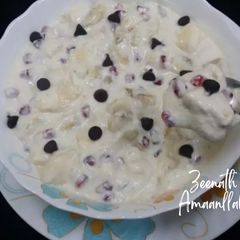 A picture of Fruits and Cream With Chocolate Chips.
