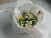 Una foto de espinacas con queso