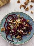 Rote Bete mit Meerrettich-Sahne-Sauce und Walnüssen (vegan)