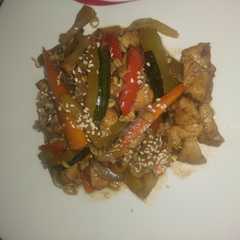 Una foto de Verduras con Pollo en Wok
