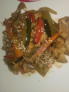 Una foto de Verduras con Pollo en Wok