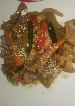 Una foto de Verduras con Pollo en Wok