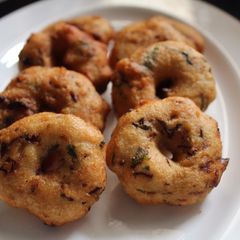 A picture of Cabbage Medu Vada.