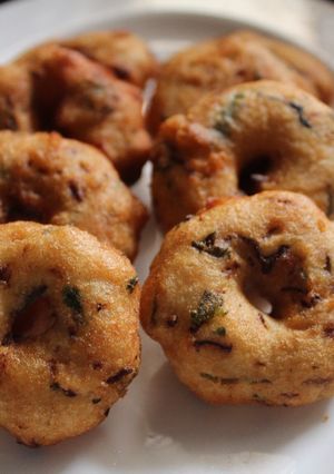 A picture of Cabbage Medu Vada.