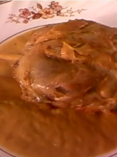 Una foto de Codillo en salsa de verduras