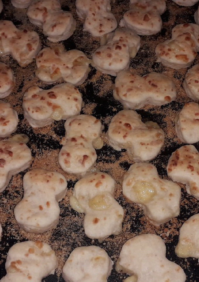 Una foto de Bizcochitos de queso crema + quesos sardo y colorado
