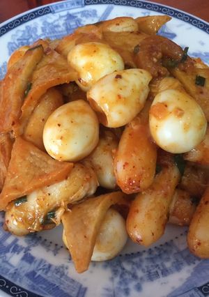 Hình của món Làm Tokbokki cực dễ.