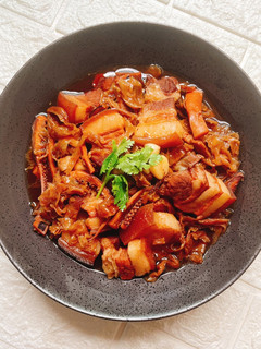 高麗菜乾魷魚燉肉 的食譜成品照片